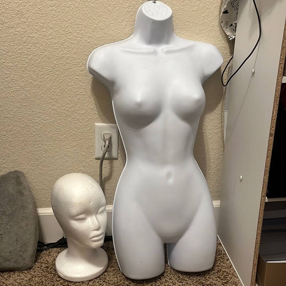 COPY - Hanging mannequin and styrofoam head display